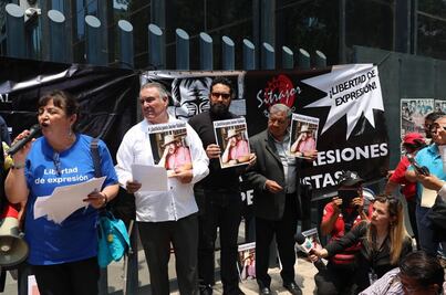 Periodistas protestan contra impunidad frente a la PGR; exigen justicia