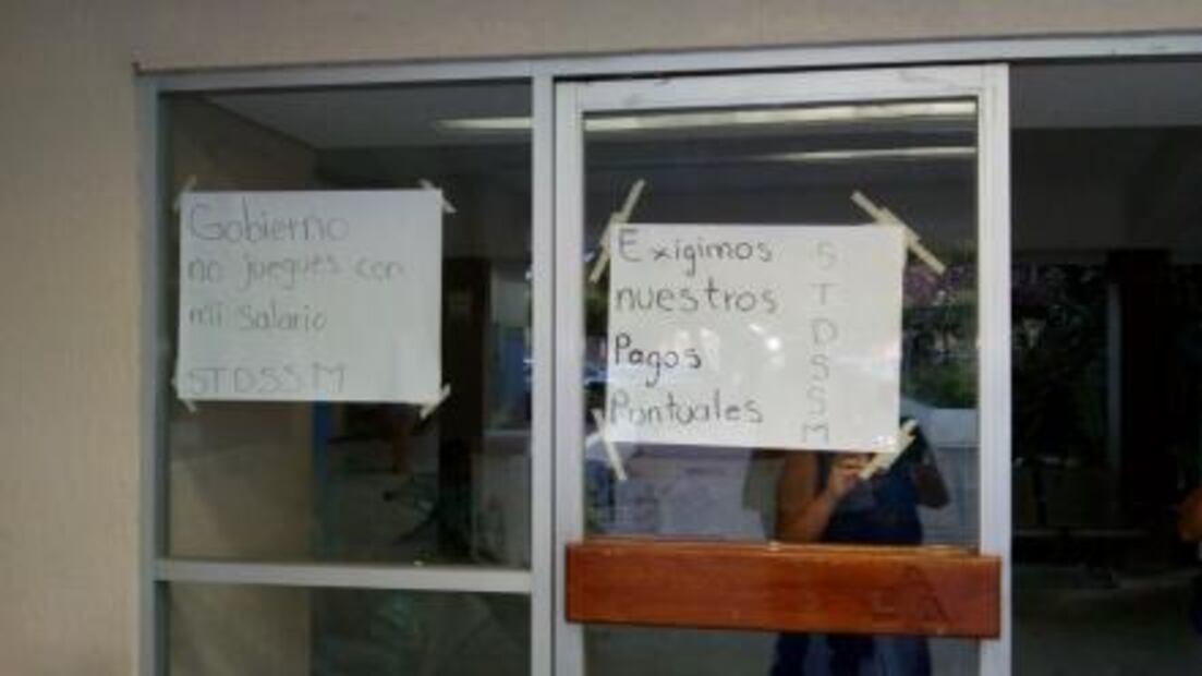 Trabajadores de salud realizan paro administrativo en hospitales de Michoacán
