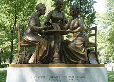 Inauguran en Central Park primera estatua que rinde homenaje a “mujeres verdaderas”