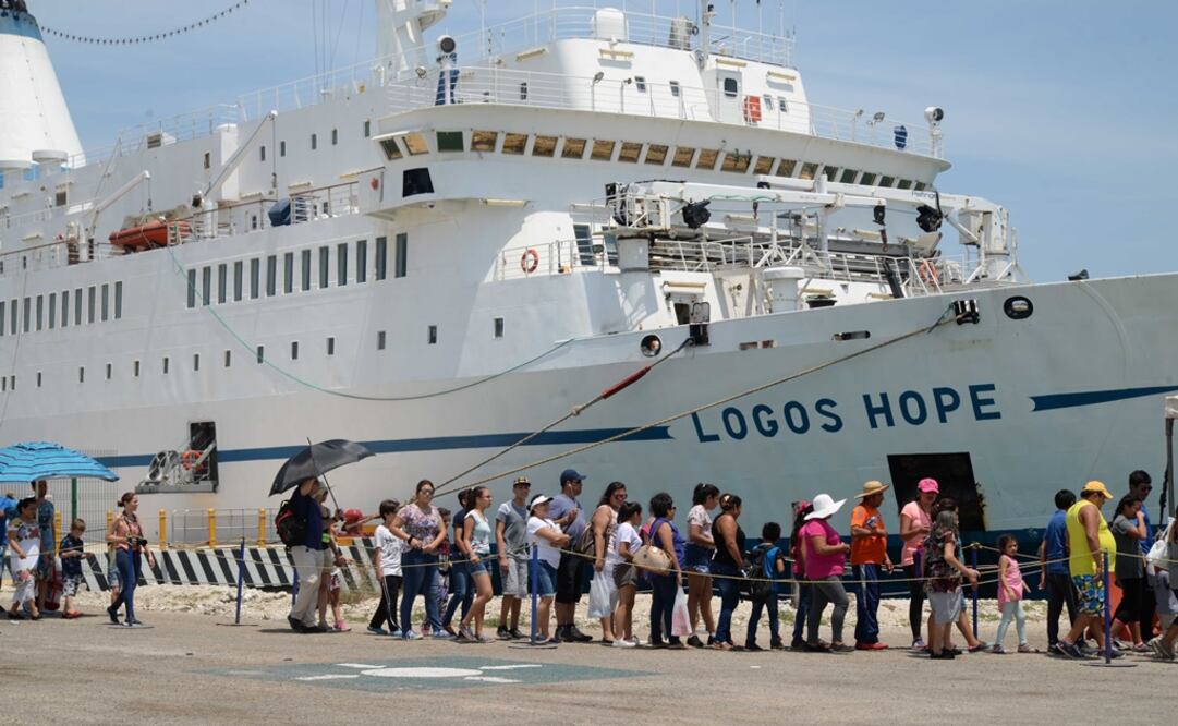 La embarcación "Logos Hope", denominada como la librería flotante más grande del mundo, registró buena afluencia. (FOTO: Cuauhtémoc Moreno Cabrera. EL UNIVERSAL)