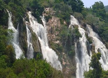 Buscan a hombre desaparecido en la cascada de Yosondúa, Oaxaca; víctima es originaria de la CDMX