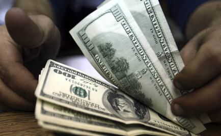 Ofrecen dólar en $15.91 en el AICM