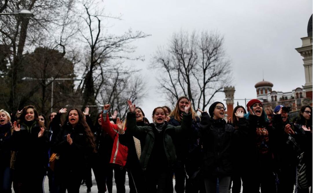 más de un millar de personas se encontraban en la céntrica puerta del Sol de Madrid. Foto: Reuters