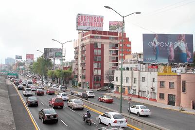 Ilegales, 80% de anuncios en Viaducto Miguel Alemán