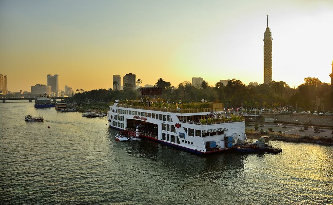 Falucas y ferries se convierten en antros flotantes sobre el río Nilo. Foto: Istock
