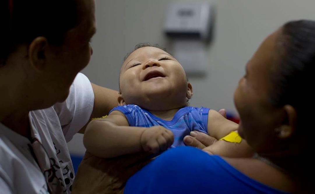 Las mujeres embarazadas que tiene el virus lo pueden transmitir a su hijo, por lo que la OMS cuenta con numerosas campañas para vacunar a los bebés durante las primeras 24 horas de vida. FOTO: Archivo.