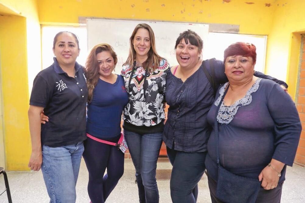 De izquierda a derecha: Jaqueline, Alejandra, Sofía Niño de Rivera, Nancy y Rocío. Foto: LUIS CORTES. EL UNIVERSAL
