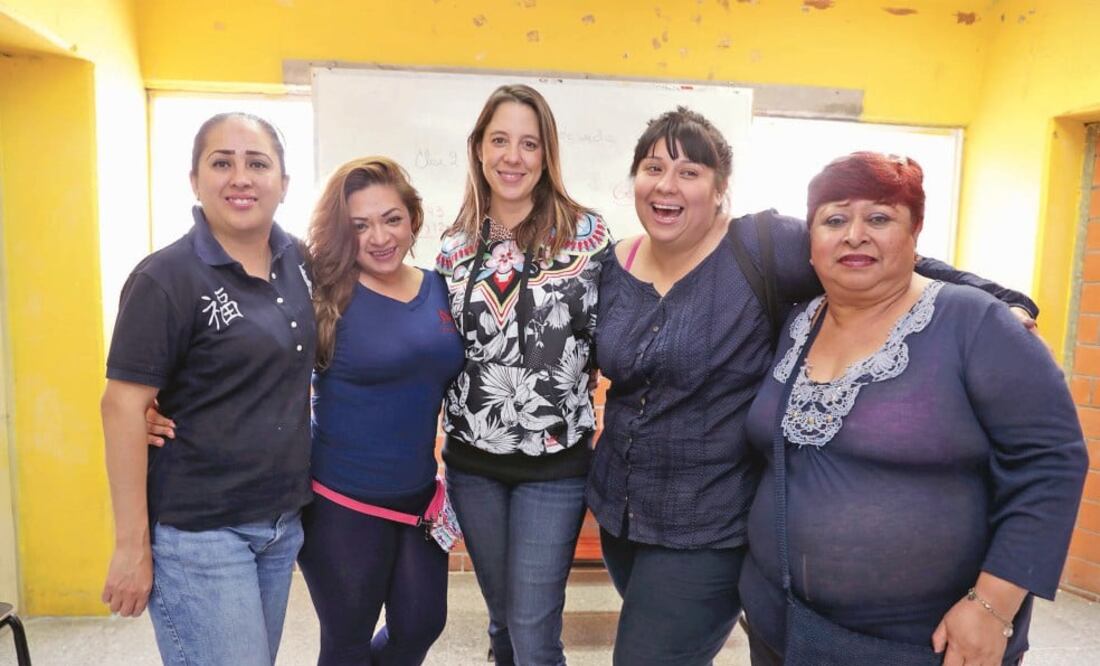 De izquierda a derecha: Jaqueline, Alejandra, Sofía Niño de Rivera, Nancy y Rocío. Foto: LUIS CORTES. EL UNIVERSAL