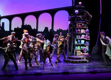 Broadway asombra a México con "Charly y la fábrica de chocolate"