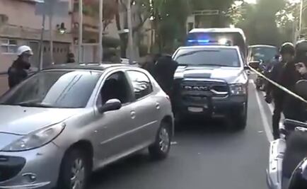 Balean a 4 personas dentro de un auto en Iztapalapa