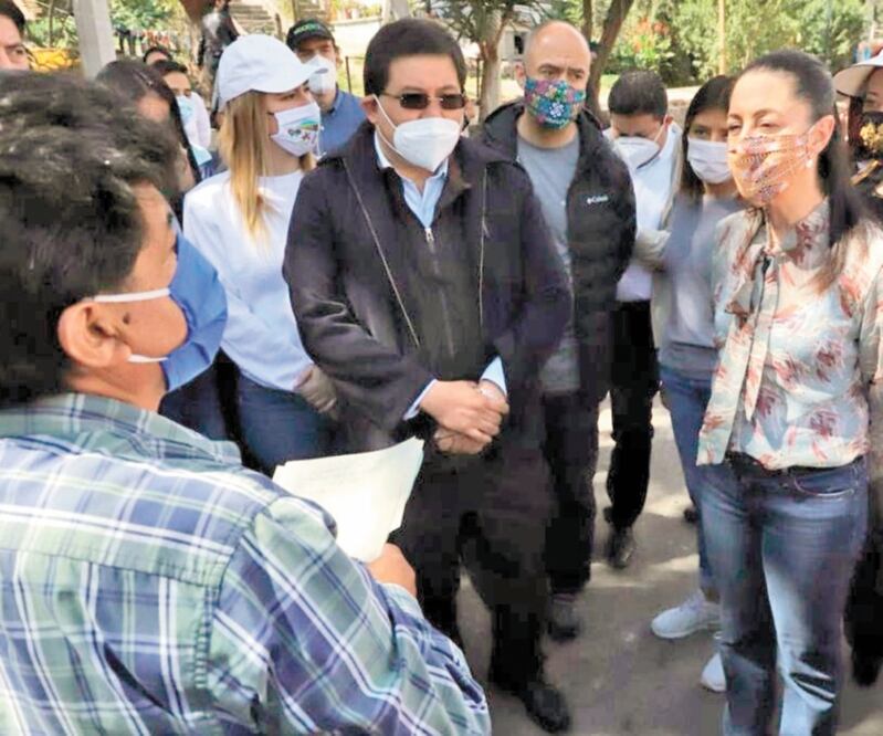 Claudia Sheinbaum escuchó a los pobladores de San Gregorio Atlapulco y les aclaró que su visita “no era para inaugurar la obra” ya que aún hay algunas demandas por atender para que esté completa. Foto: ESPECIAL