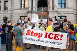 ICE revisa sus protocolos tras la muerte de migrantes durante operativos en Estados Unidos