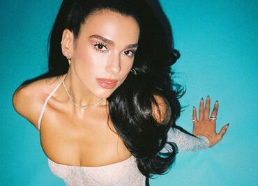 La ropa de Dua Lipa para Navidad