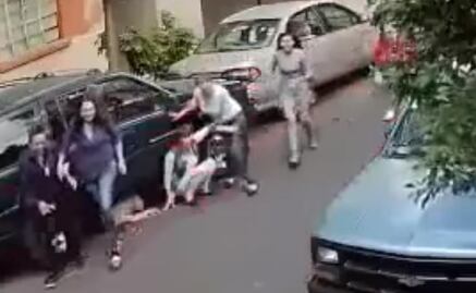 Video. Conductor atropella a varias personas en Azcapotzalco