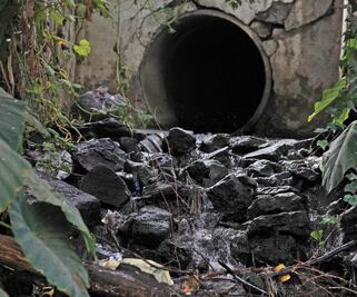 Construyen colector de aguas negras en Xochimilco