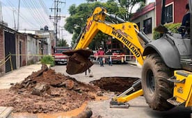 Inician reparación de socavón en Nezahualcóyotl tras fuertes lluvias; suspenden el tránsito para evitar riesgos