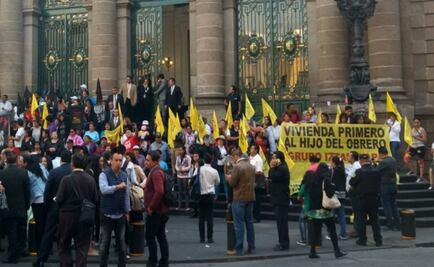 Perredistas protestas afuera de Asamblea Legislativa e impiden acceso