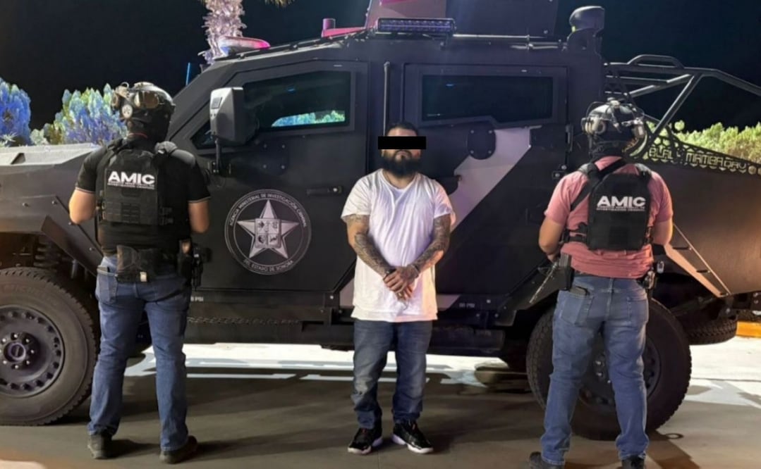 Fue traslado para su ingreso al Centro de Reinserción Social, donde quedó a disposición de la autoridad judicial correspondiente. Foto: Fiscalía de Sonora