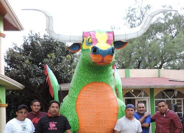 Celebran Divina Providencia con quema de toros pirotécnicos en Edomex