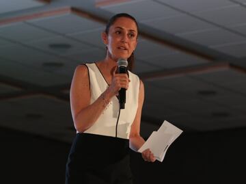 "Voy a esperar al domingo al Consejo de Morena", dice Sheinbaum sobre dejar jefatura de la CDMX para buscar candidatura presidencial