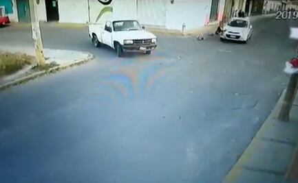 Captan momento en que automovilista embiste a niño en Puebla