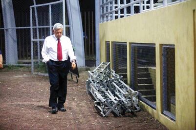 Por aclamación, AMLO es nuevo líder de Morena