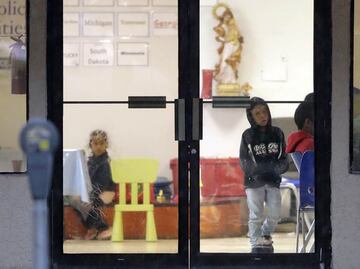 Trump evalúa promulgar decreto para poner fin a separación de niños migrantes: agencias