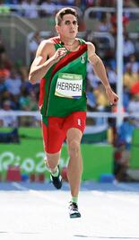 Herrera clasifica en los 200 metros