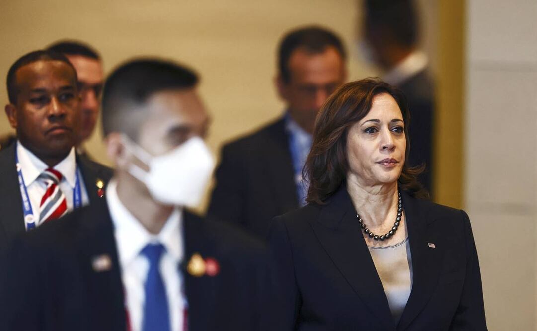 La vicepresidenta de EU, Kamala Harris, llega a la Reunión de Líderes Económicos durante la cumbre de APEC. Foto: AP 