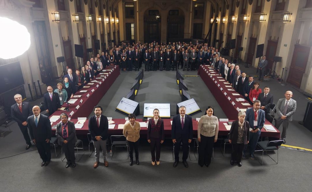 La presidenta Claudia Sheinbaum encabezó la 139 Asamblea General Infonavit en Palacio Nacional este lunes 8 de diciembre de 2025. Foto: Presidencia
