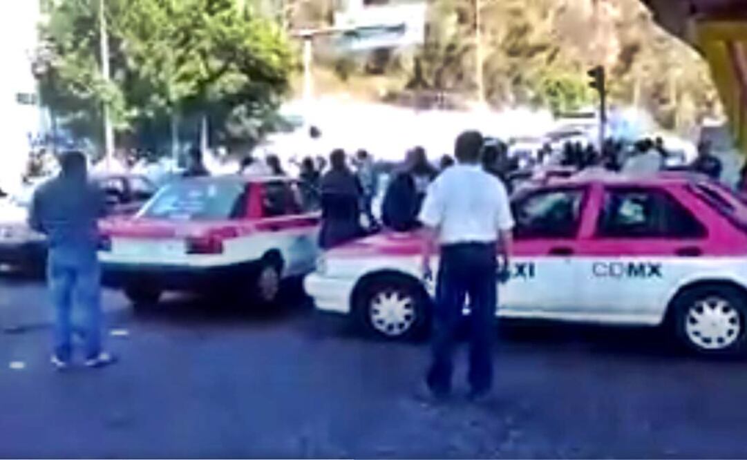 Taxistas bloquean vialidades de la CDMX y Edomex contra Uber