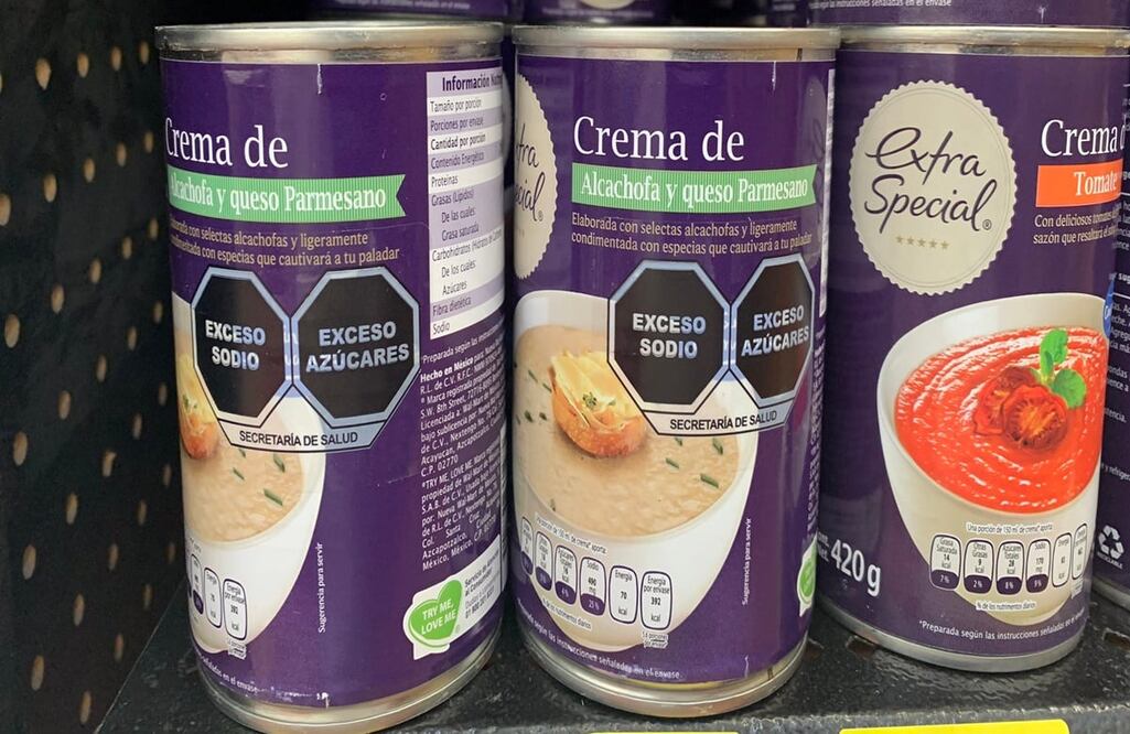 Algunas marcas ya comenzaron a apegarse al nuevo etiquetado y así es como lucen en algunos anaqueles de la ciudad / Foto: Twitter de la diputada Carmen Medel Palma