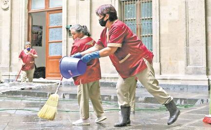 Gobierno contrata para 2022 outsourcing de limpieza en Palacio pese a que prometió no hacerlo