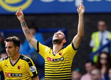 Miguel Layún firma su primer gol en la Premier League