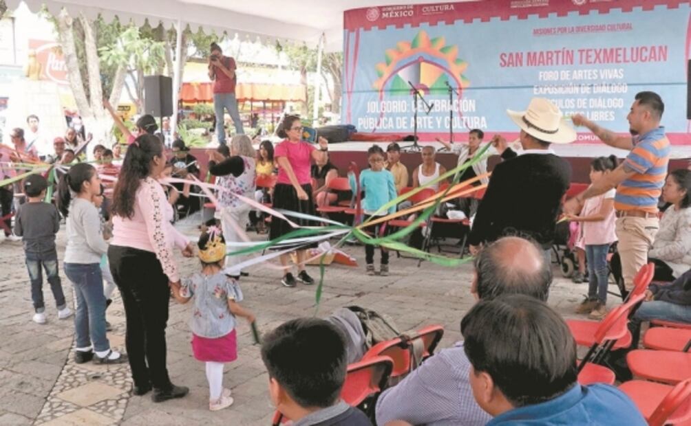 Trabajadores de Cultura Comunitaria, por honorarios y a merced del Insabi