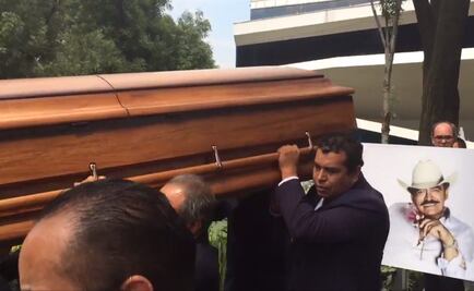 Inicia recorrido del féretro de Joan Sebastian