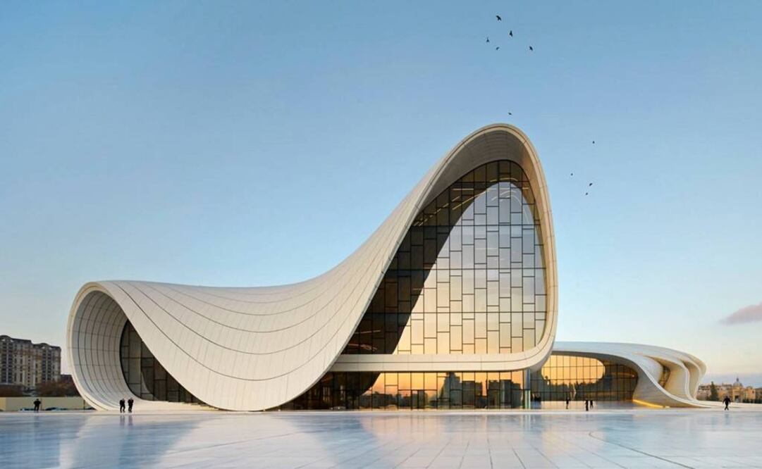 El Heydar Aliyev Center, en Baku, Azerbaiyán, diseñado por Zaha Hadid, destaca por su líneas curvas y ausencia de ángulos agudos. La obra fue culminada en mayo de 2012. (FOTO: Hufton+Crow / Zaha Hadid Architects)