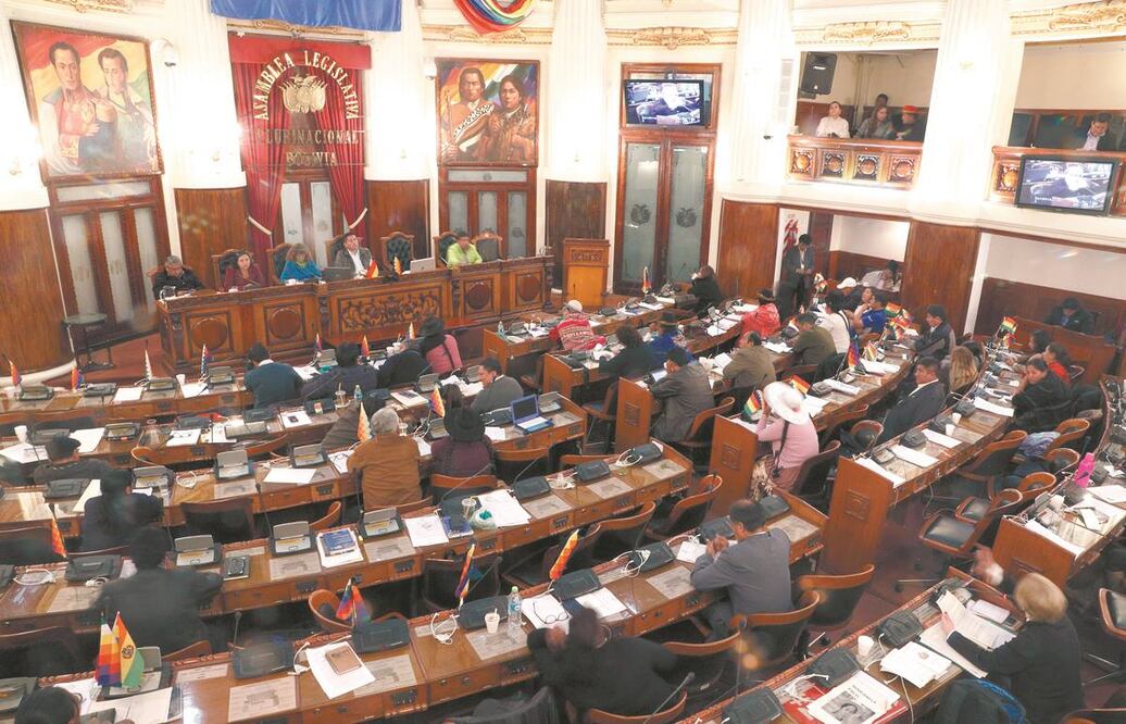 Legisladores aprobaron ayer en La Paz, Bolivia, una ley que protege a líderes como Morales. Sin embargo, el gobierno proclamado dijo que no la promulgaría. Foto/Juan Karita. AP 