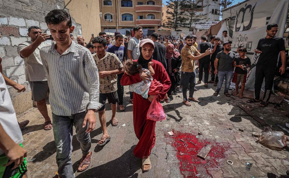 El inmueble, con cuatro apartamentos residenciales por planta, fue "objetivo directo" durante la guerra, de acuerdo con el gobierno de Gaza. Foto AFP