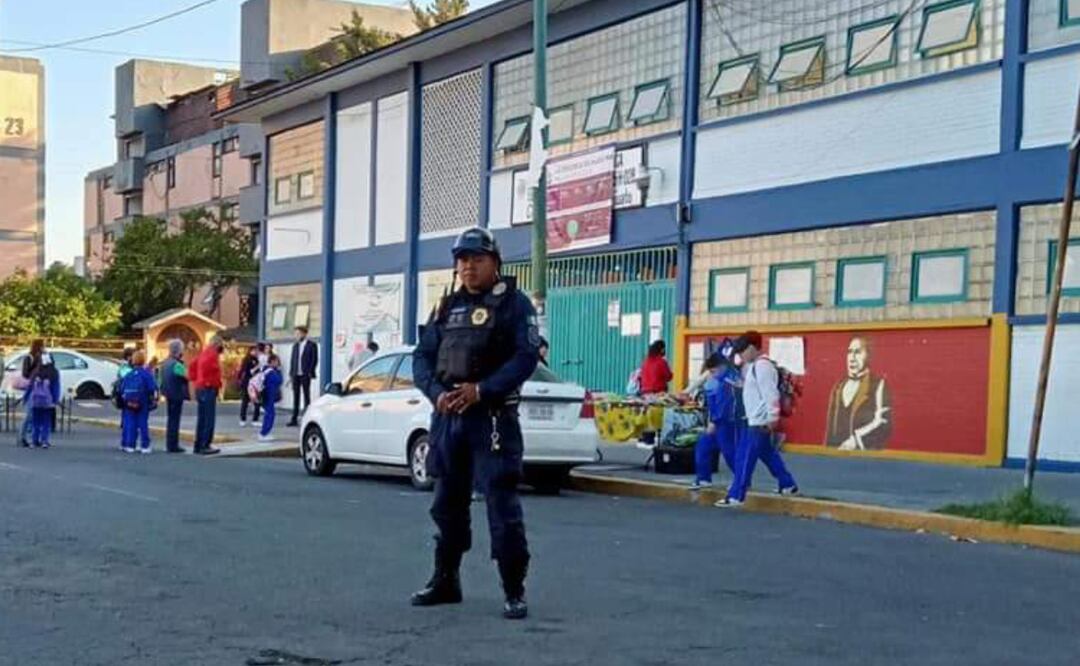 La alcaldesa Evelyn Parra señaló que los integrantes de la Policía Comando VC, en coordinación con la Secretaría de Seguridad Ciudadana, vigilarán el día de mañana la entrada y salida de los alumnos. Foto: Especial