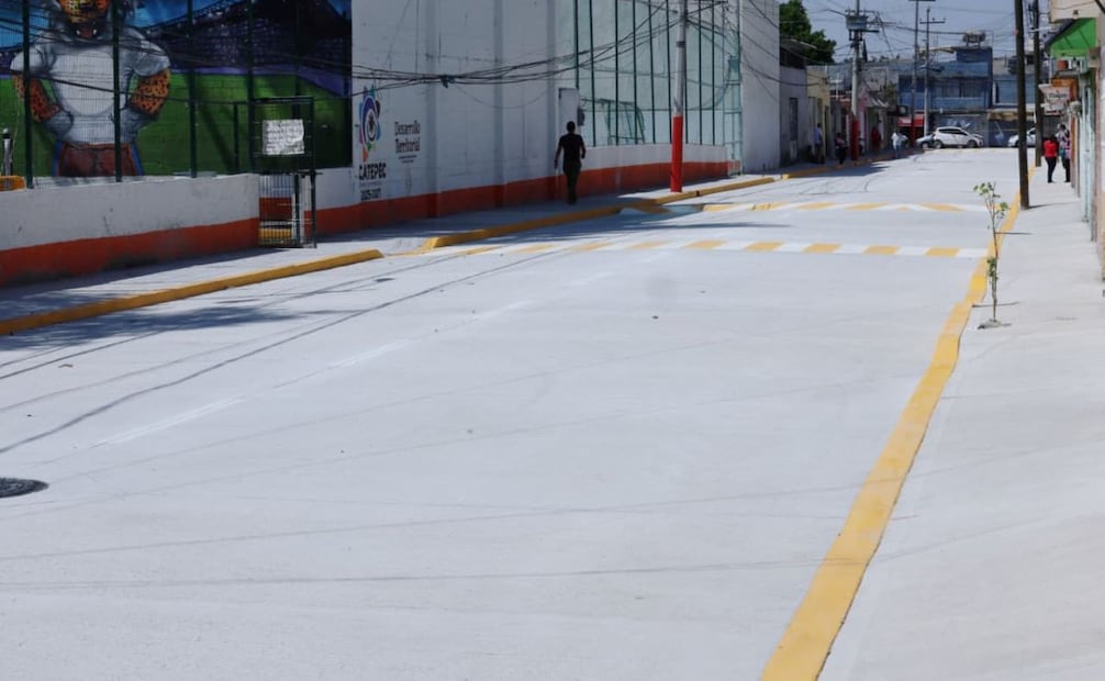 Cisneros Coss también  inauguró la calle Citlaltépetl, en la segunda sección de Ciudad Azteca, vialidad que estaba destrozada y no tenía drenaje. | Foto: Especial.