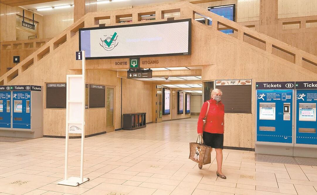 En este amanecer del nuevo normal, la movilidad en el tren, el autobús, tranvía y Metro sigue siendo a cuentagotas. Foto: INDER BUGARIN. EL UNIVERSAL