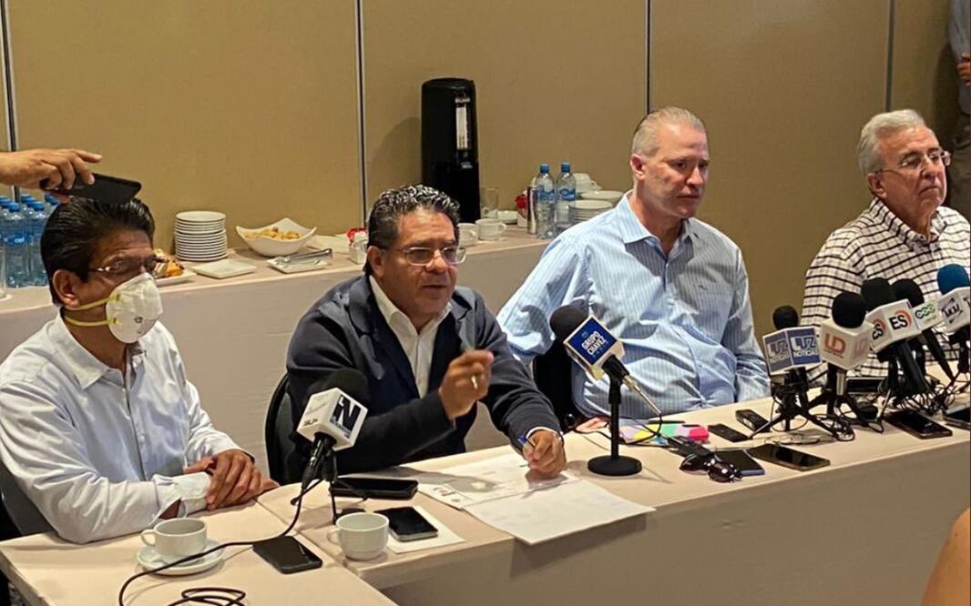 El subsecretario Rabindranath Salazar Solorio se reunió con el gobernador Quirino Ordaz Coppel, con el gobernador electo, Rubén Rocha Moya, y con servidores públicos de la Semarnat. Foto: @SEGOB_mx