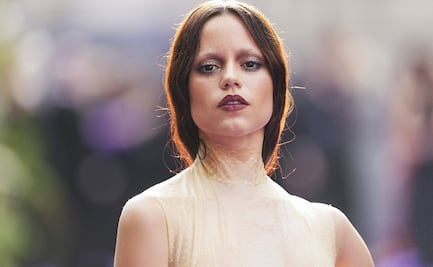 Jenna Ortega divide opiniones durante la premier de "Merlina 2"; la actriz regaló helados que ya había lamido