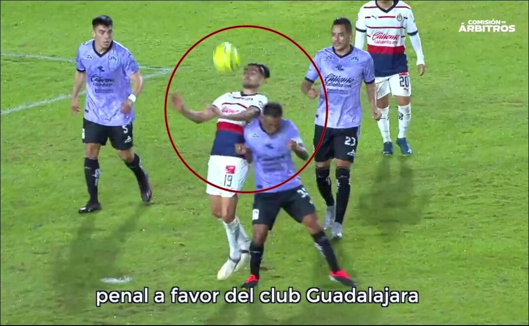 Comisión de Árbitros reconoce que Chivas fue afectado en el partido ante el Mazatlán - Foto: Captura de pantalla