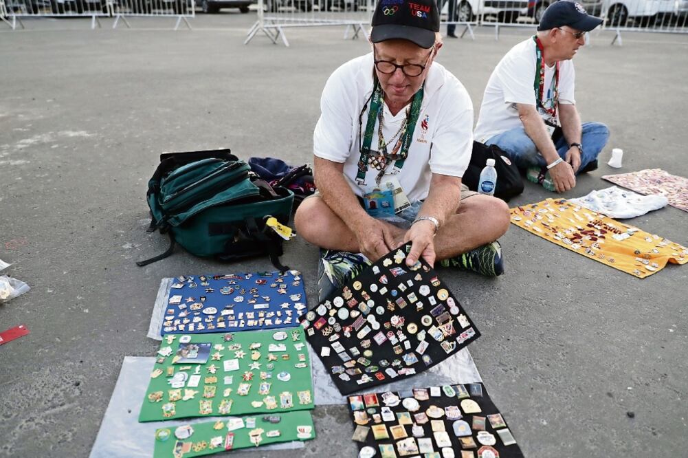 Intercambiar pines es un hobby que permite ser testigo de la historia (IVAN STEPHENS. EL UNIVERSAL)