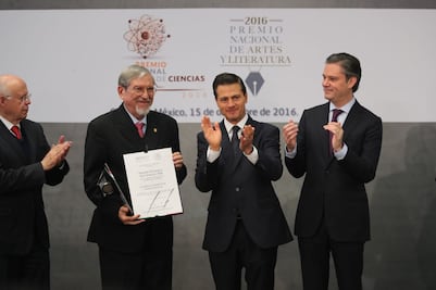 Peña Nieto anuncia 100 mil mdp extra para ciencia en 2017