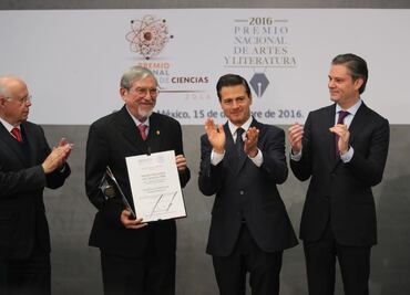 Peña Nieto anuncia 100 mil mdp extra para ciencia en 2017