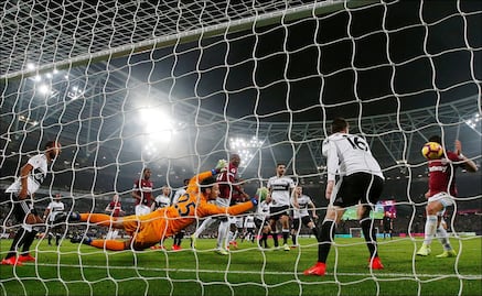 Histórico y polémico gol de 'Chicharito' Hernández en la Premier League