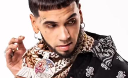 Acusan al cantante Anuel AA de violencia doméstica